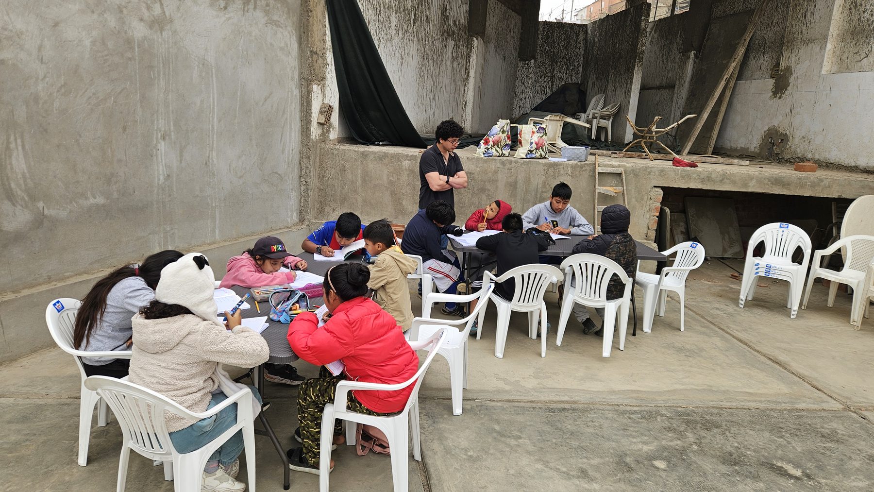 Trabajo en equipo y acompa&ntilde;amiento en una actividad de Yanapakuy